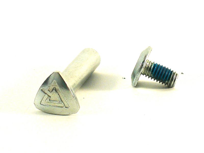 File:Parts-Rollerblade TRS axles.jpg